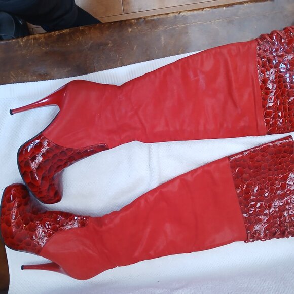 Over-the-knee tall leather boots. New and Unworn. - Picture 4 of 8